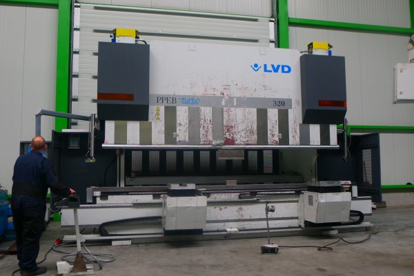 Листогибочный станок LVD ЛВД 4500 х 320 тонн с ЧПУ ( CNC ) 8 осей