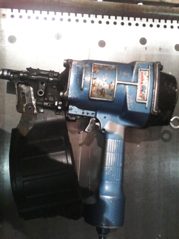 Пневматический пистолет для гвоздей BeA 800 DC