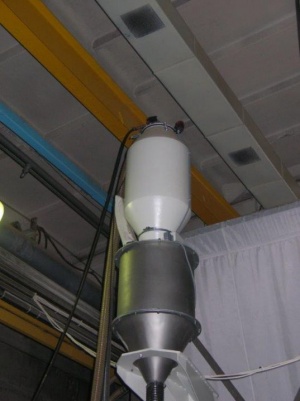 Система Loss in weight для весового контроля и учета расхода материала для экструдера, станция дозирования полимерного материала