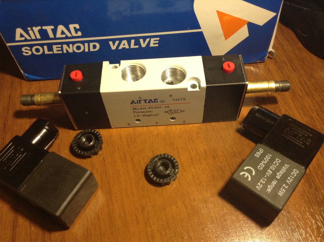 Пневмораспределитель - пневматический электромагнитный клапан 5/2 12 ...