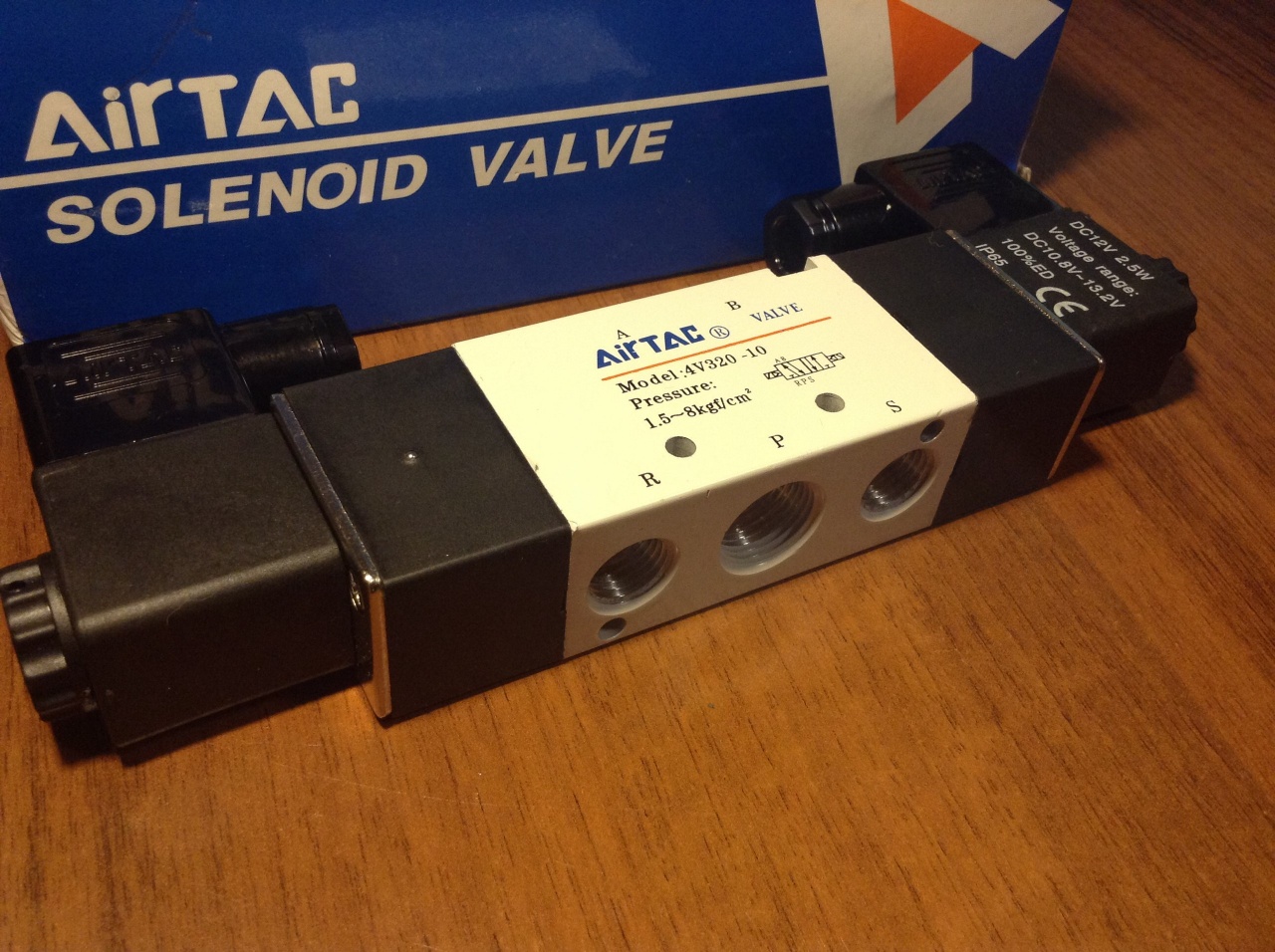 Пневмораспределитель - пневматический электромагнитный клапан 5/2 12 ...