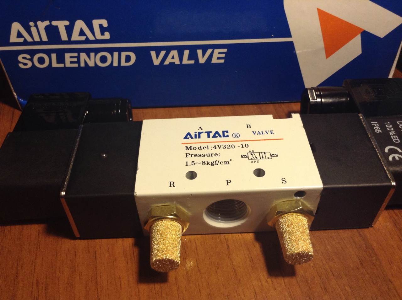 Пневмораспределитель - пневматический электромагнитный клапан 5/2 12 ...