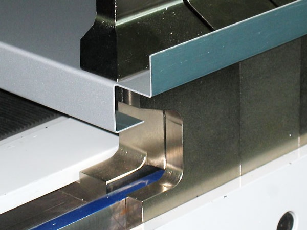 Матрица для листового металла. Матрица для листового металла. Матрицы и пуансоны гибочный инструмент. Гибка матрица пуансон. Гибочный станок матрица и пуансон.