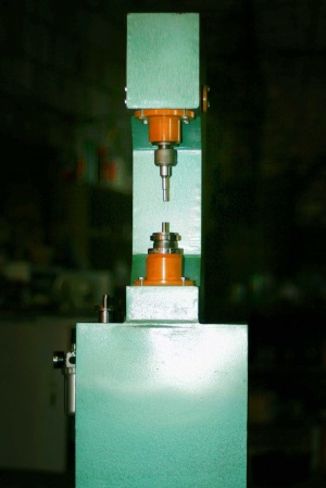 Станок клепальный пневматический для тормозных колодок СКП-4-12
