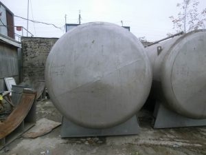 Ёмкости нержавеющая, горизонтальные,объем — 8,5 куб.м