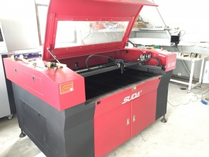 Лазерно-гравировальный станок SUDA SL1390