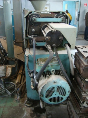 CS1957/100E термопласт-автомат