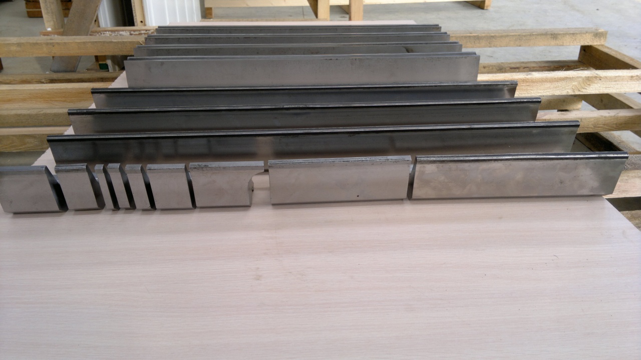 Пуансон-матрица 614. Гибочный станок матрица и пуансон. Пуансон и матрица для листогибочного. 14. Гибочный пуансон irwin glm.