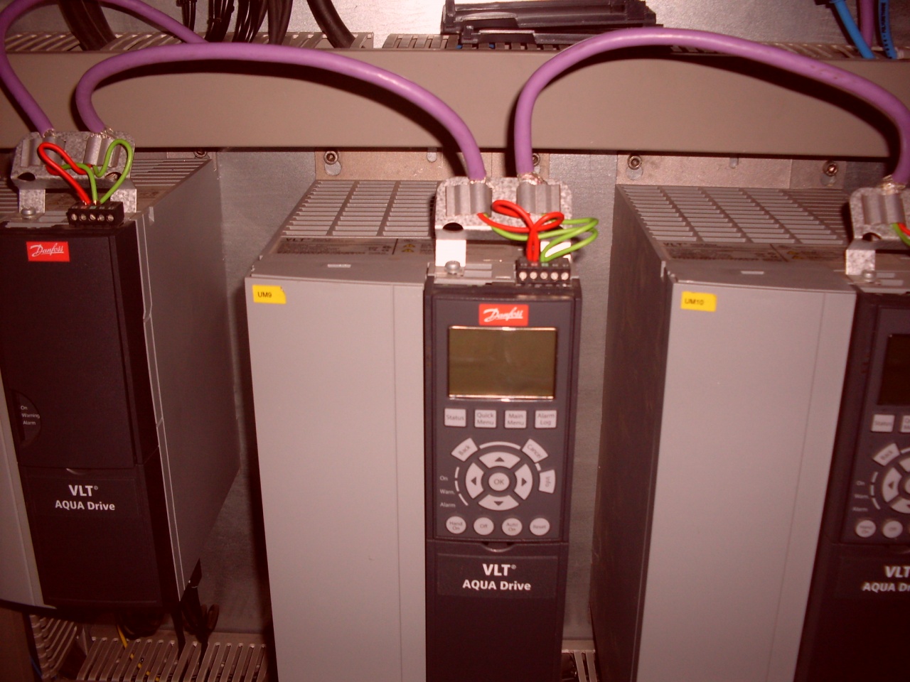 Данфосс частотный преобразователь fc-51. Преобразователь частоты vlt aqua drive 160квт fc-302n160t5e20h2xxcxxxsxxxxaob2cxxxxdx 134f0371. Частотный преобразователь vlt. Частотный привод danfoss aqua fc202 160квт. Danfoss vlt hvac drive fc 102 132 квт.