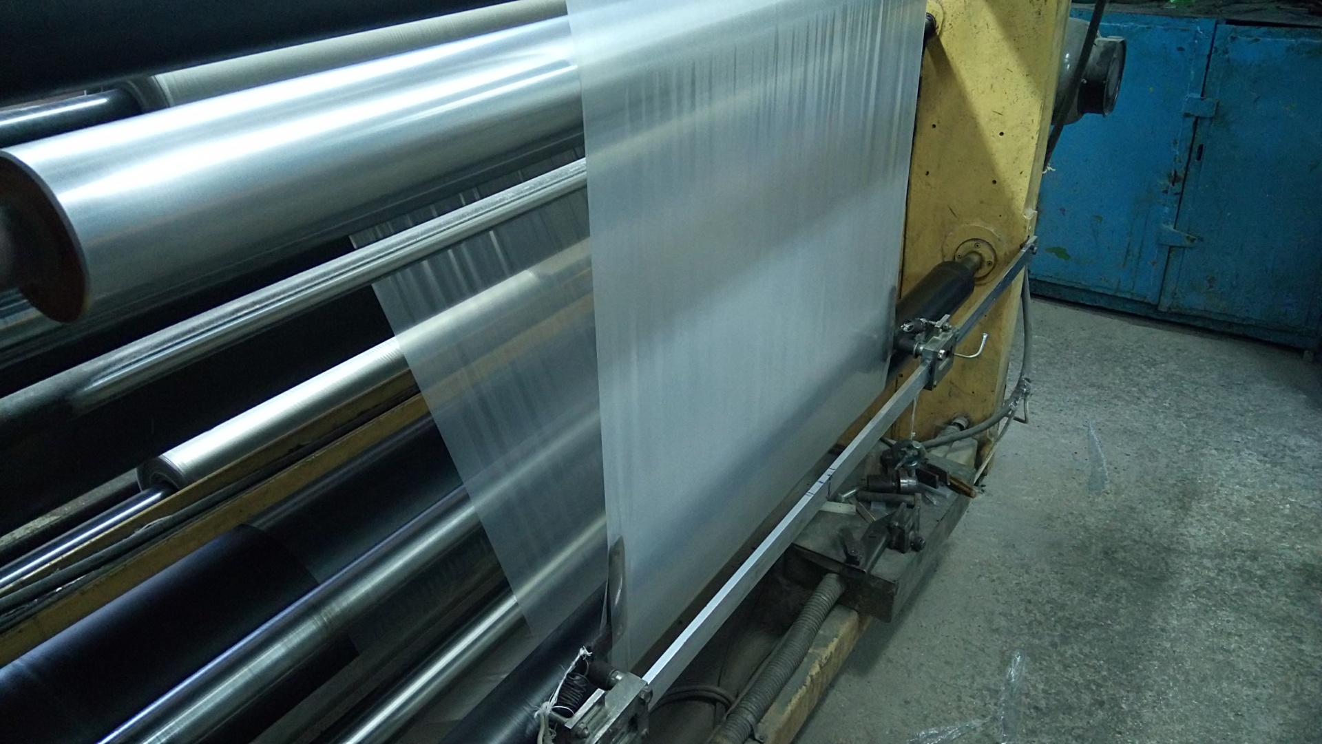 2квт 1500 об/мин 2081. Momo fr 2 1500 регулятор. усилитель fr 2. шинопровод flexy trek 01. Momo fr 2.