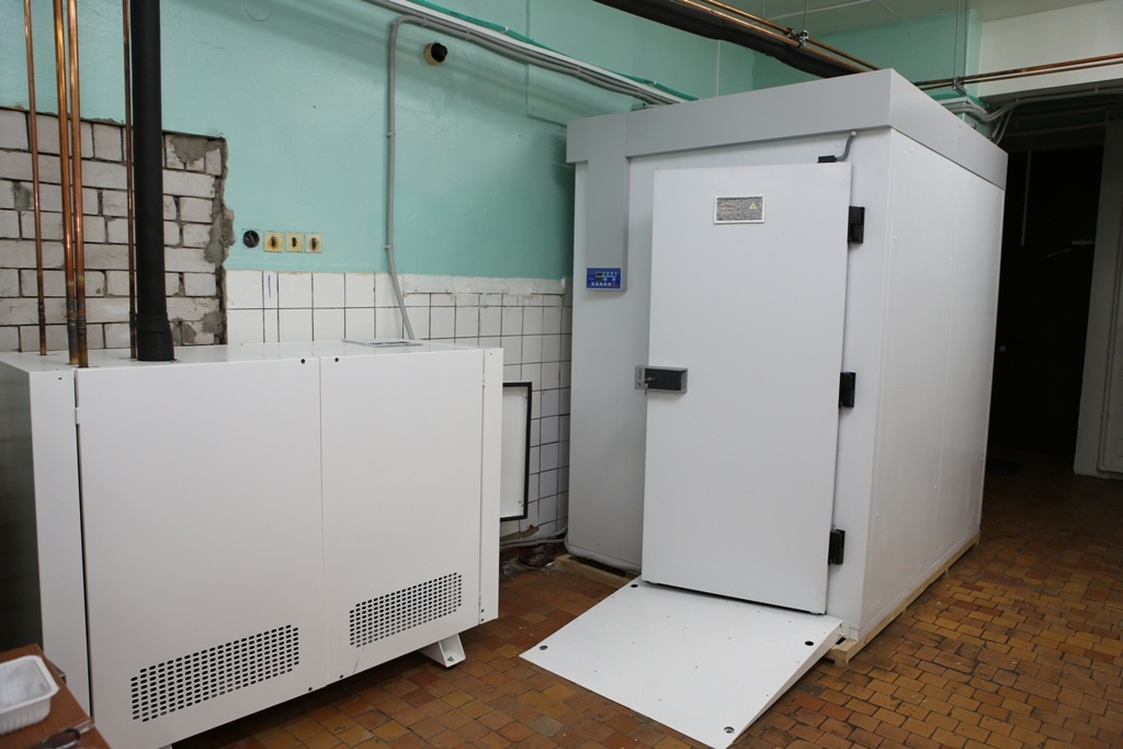 холодильная камера в помещении. камера молочное конечная. среднетемпературная камера. камера молочное конечная. хранение готовой продукции в холодильных камерах.