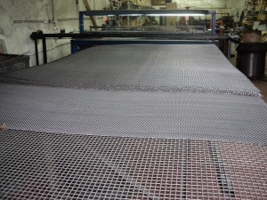 станки для производства канилированной рифлёной сетки