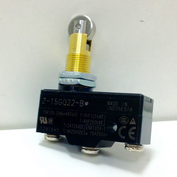 Z-15GQ22-B Микропереключатель с продольным роликом, SPDT, 15A/250ВAC