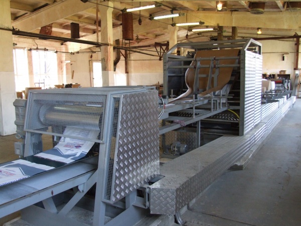 Производство многослойных бумажных (крафт) мешков: пакетоделательная машина "ДМ-52"