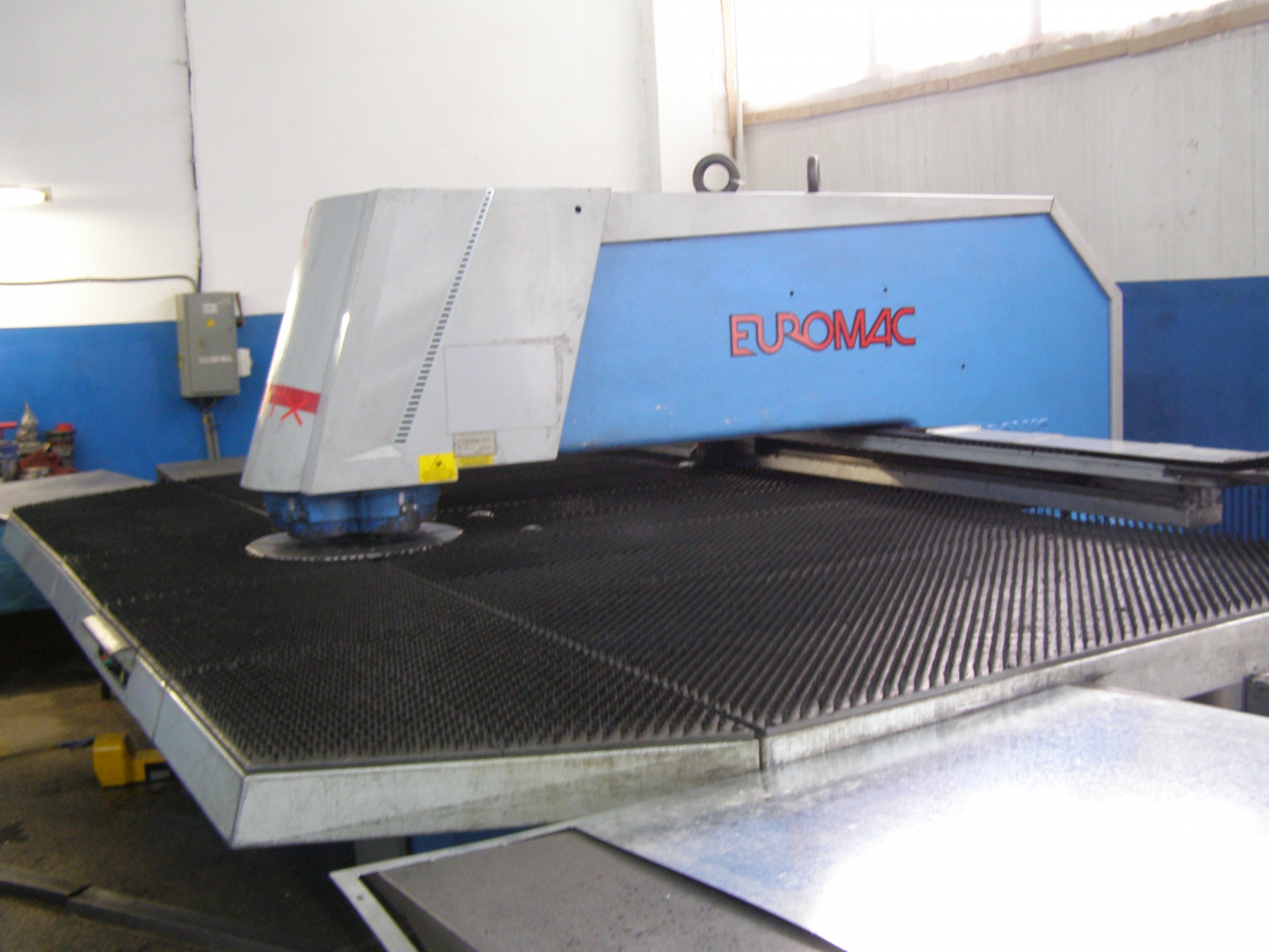 Координатно-пробивной пресс “Euromac 1250 MTX Flex” с ЧПУ.