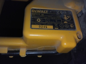 Торцовочная пила "DeWalt D27111-QS"