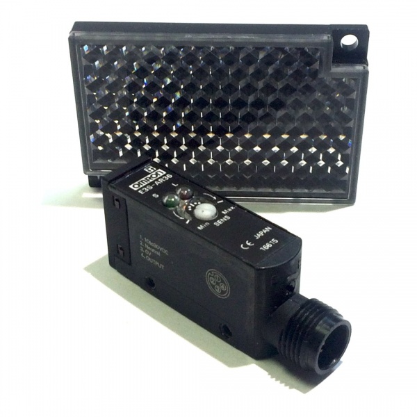E3S-AR36 Датчик фотоэлектрический, отражение от рефлектора, 2m, DC, 3-wire, PNP, таймер, горизонтальный, 2m Кабель