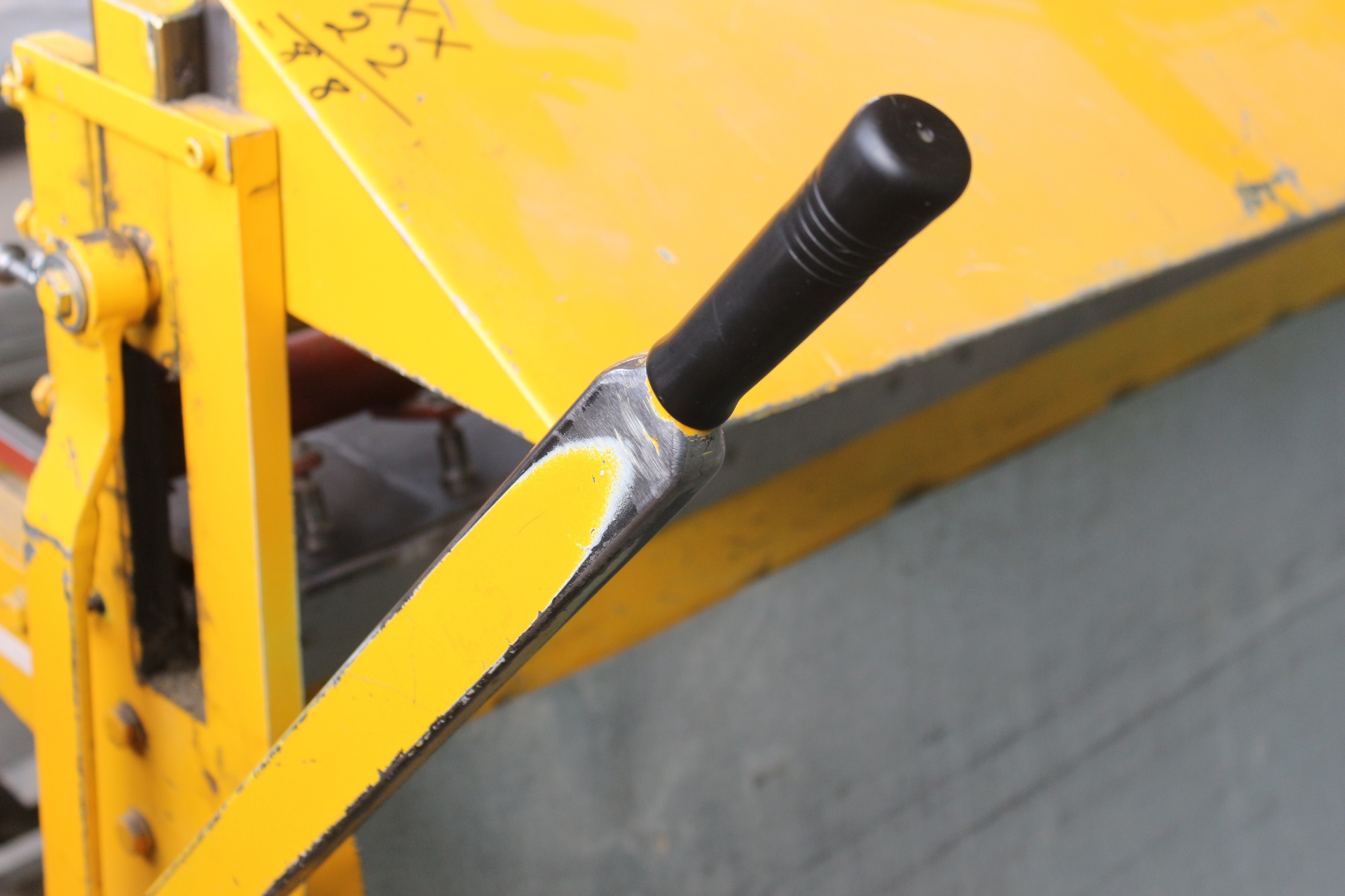 Гильотина для колки кирпича своими руками