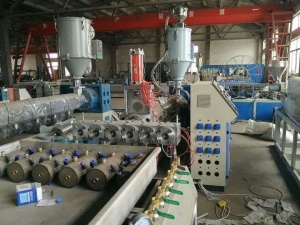 Экструзионная линия для производства сотового листа из поликарбоната