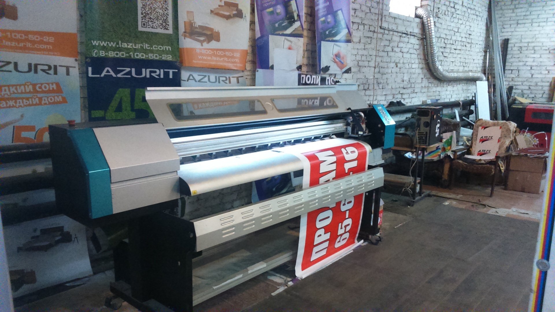 Широкоформатный принтер бу. Принтер mimaki jv33-130. Плоттер mimaki jv300. Grand 6018-e интерьерный принтер. Печатник широкоформатная плита.