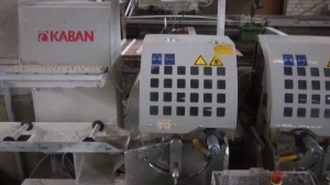 KABAN AC 1040. Автоматический двухголовочный станок для резки профиля из ПВХ и алюминия