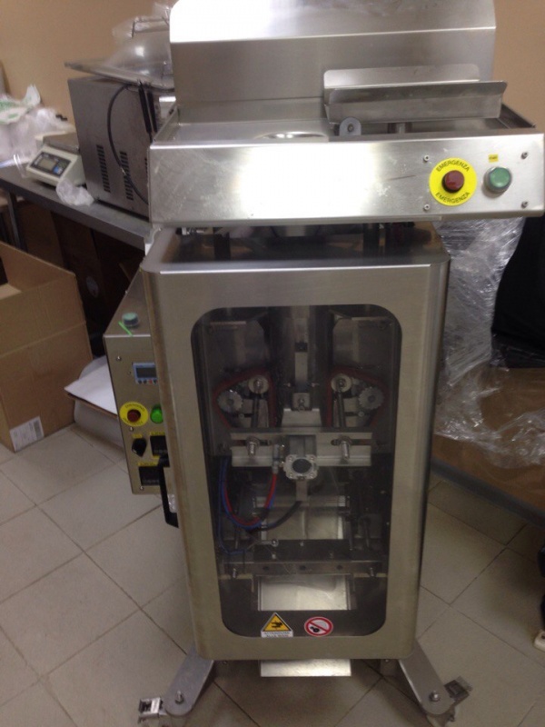 Автомат для упаковки сыра моцарелла в пленку(Италия)