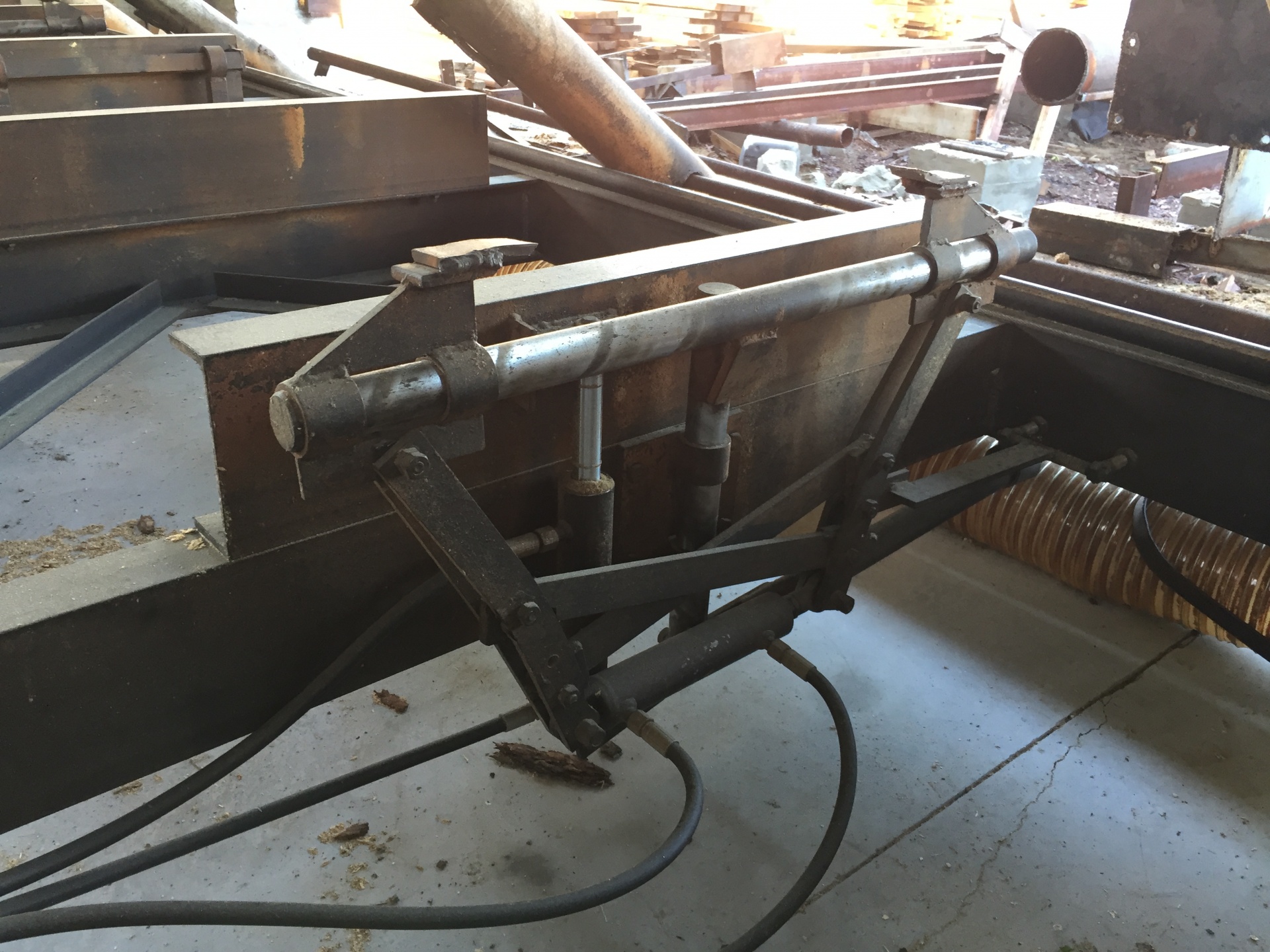 Зажимы для бревна на дисковую пилораму своими руками