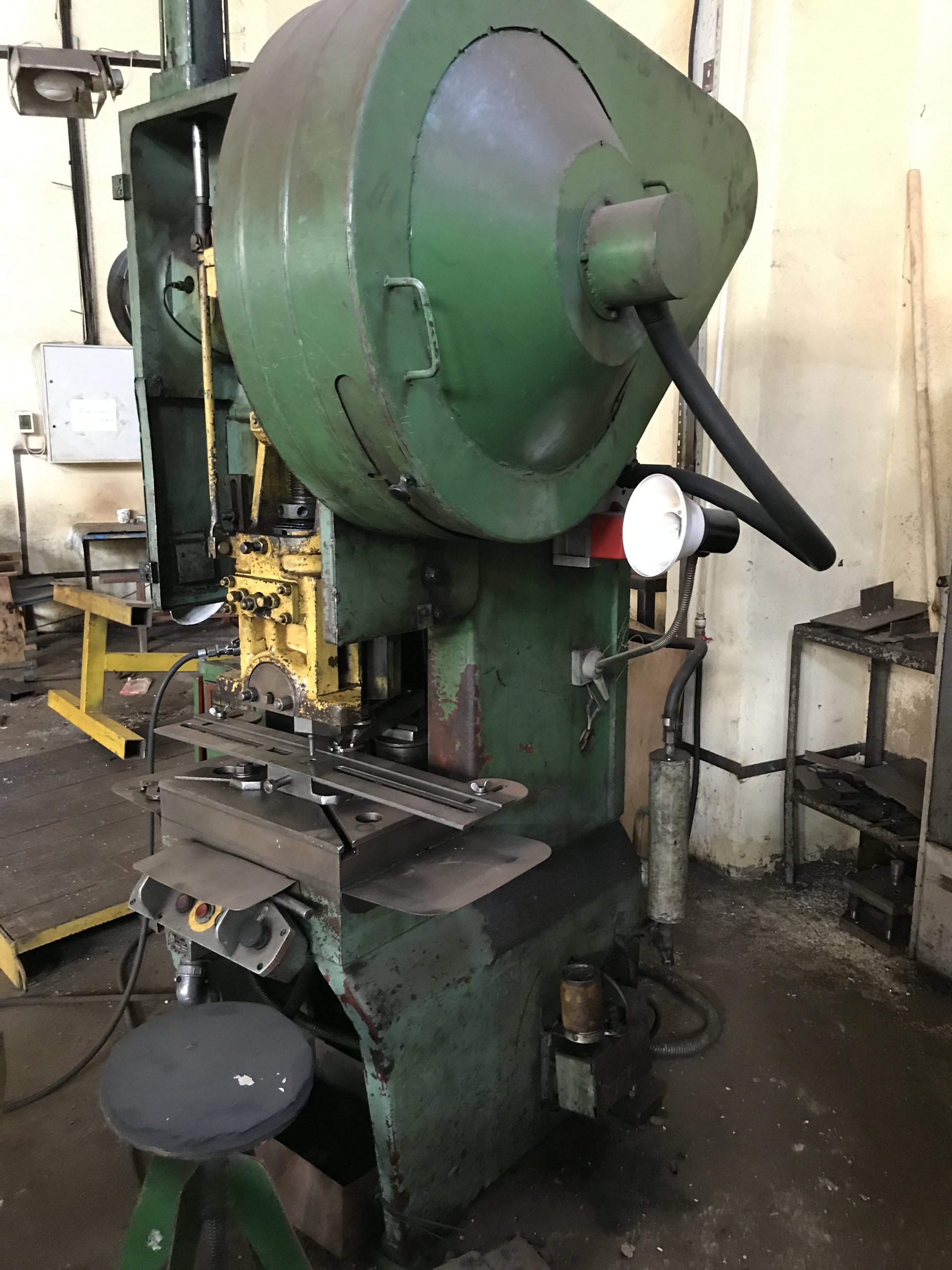 к-2124 пресс кривошипный к2124. муфта тормоз кд2324. пресс кривошипный кд 2 40 тонн. пресс 25. пресс 25 тонн кривошипный красный штамповщик.