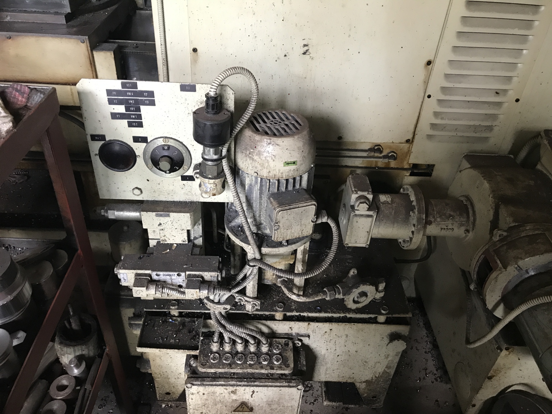 Dh 250. Dh250 станок. Станок модель 395мф10. Токарно-затыловочный станок 1е811. Станок токарно затыловочный 1е811с1.