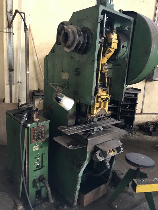 пресс кривошипный 25т. пресс 25. пресс 25. пресс пневматический 60тн. к2124 пресс кривошипный.