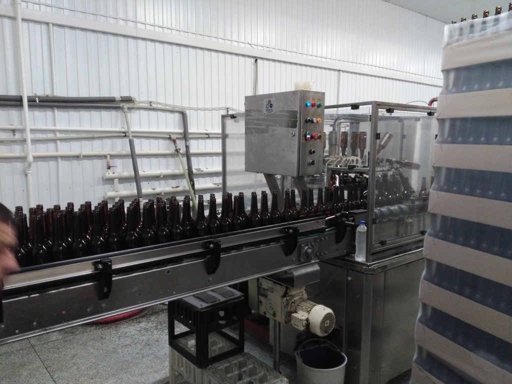 avtomaticheskuyu liniyu po rozlivu piva i