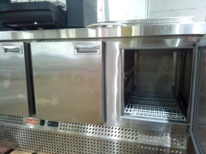 Стол холодильный для пиццы HICOLD PZE2-111/GN