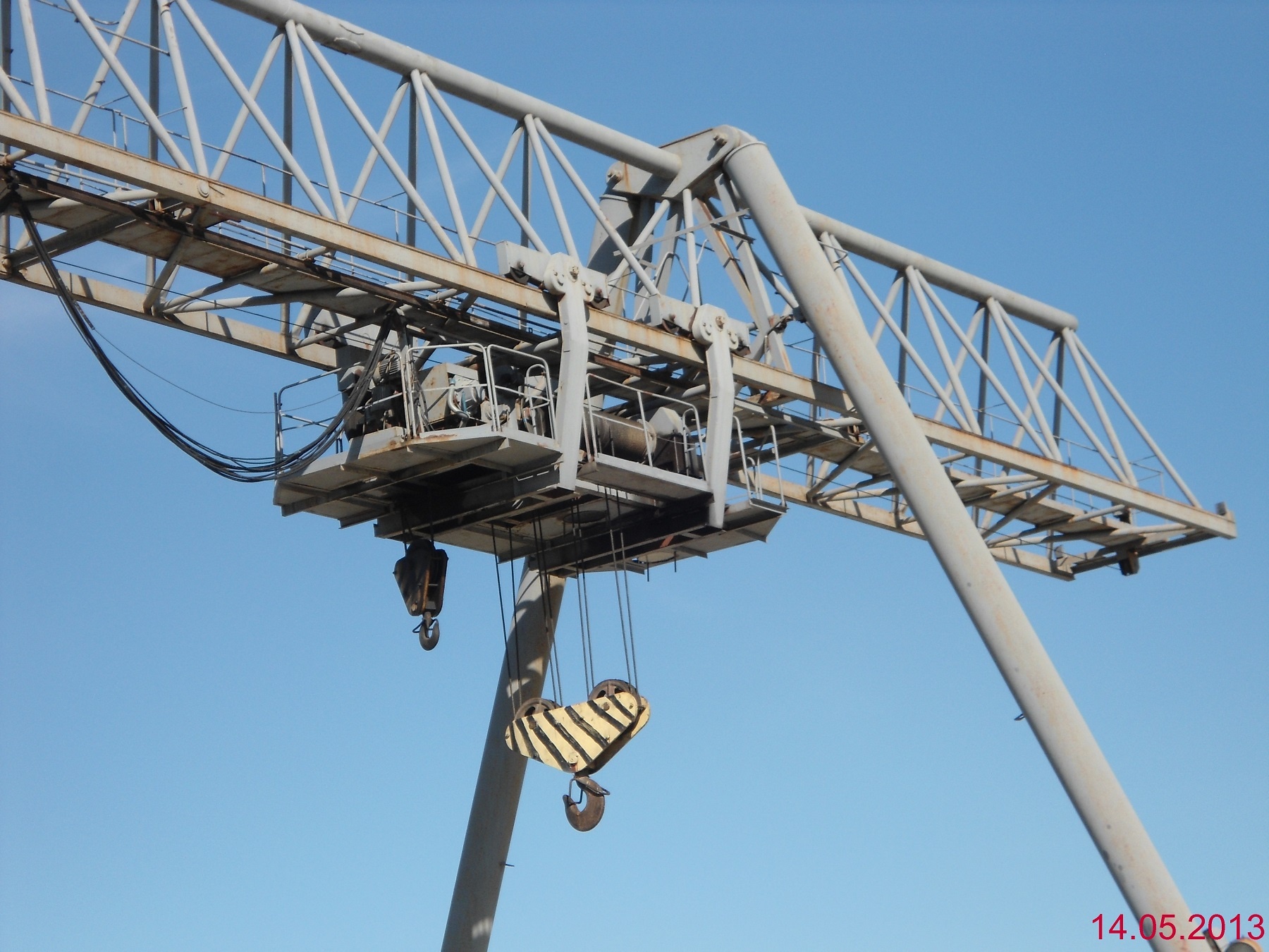 Монтаж крана электрического. Кран козловой МККС-32. Кран козловой контейнерный МККС-42км Балткран. Кран козловой контейнерный МККС-42к. Козловой кран МККС 12.5