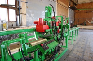 Round log house production line