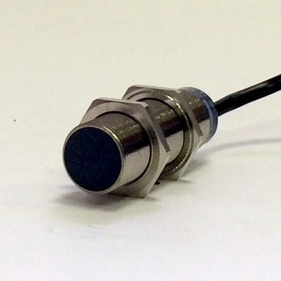 XS618B1MAL5TF индуктивный датчик XS6 M18, L62mm, латунь, Sn8mm, 24..240VAC / DC, кабель 5 м