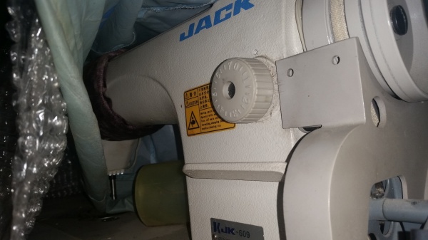 Швейная машинка Jack JK-609(8750) в рабочем состоянии