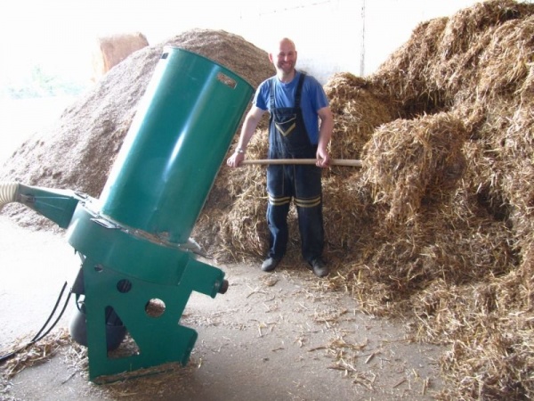 Соломорезка, измельчитель сена до 2000 кг/ч