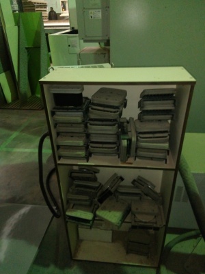 Автоматический деревообрабатывающий фрезерный станок с верхним расположением шпинделя, с ЧПУ, по 3-м осям