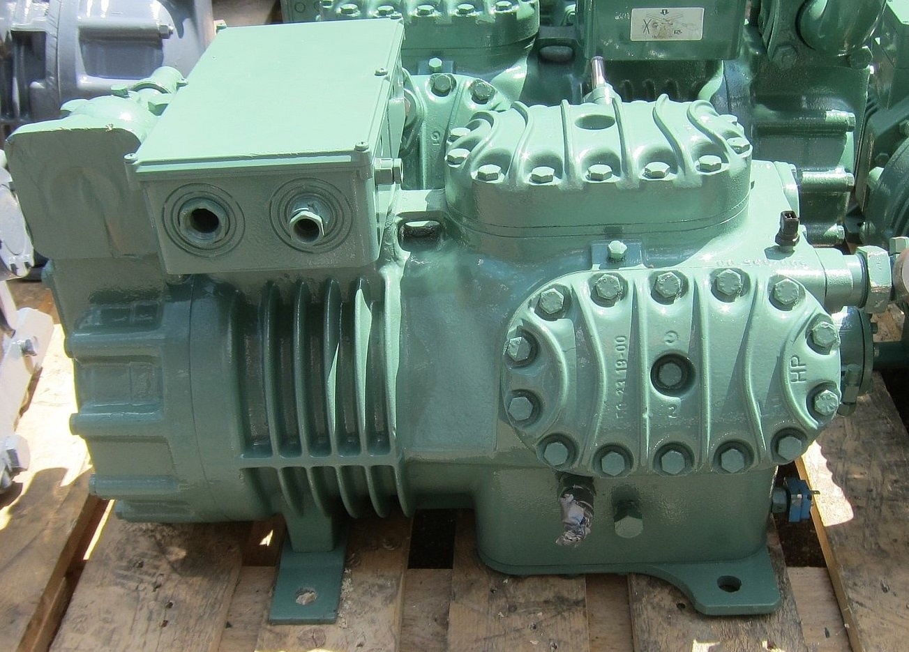 Компрессор б6. Компрессор Bitzer 6h-25.2y-40p. Компрессор Bitzer 6j-22.2. Холодильный агрегат Bitzer 6h 25. Bitzer 25 агрегат.