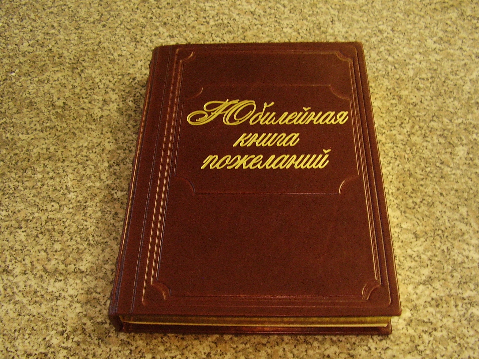 Толстой обложки книг. Переплет книги. Производство книг в твердом переплете. Книга в мягком переплете. Твердые обложки книг в производстве.