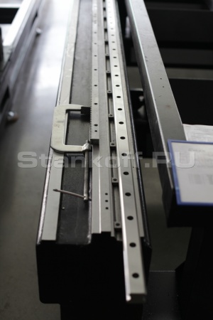 Установка оптоволоконной лазерной резки LF3015E/750 Raycus