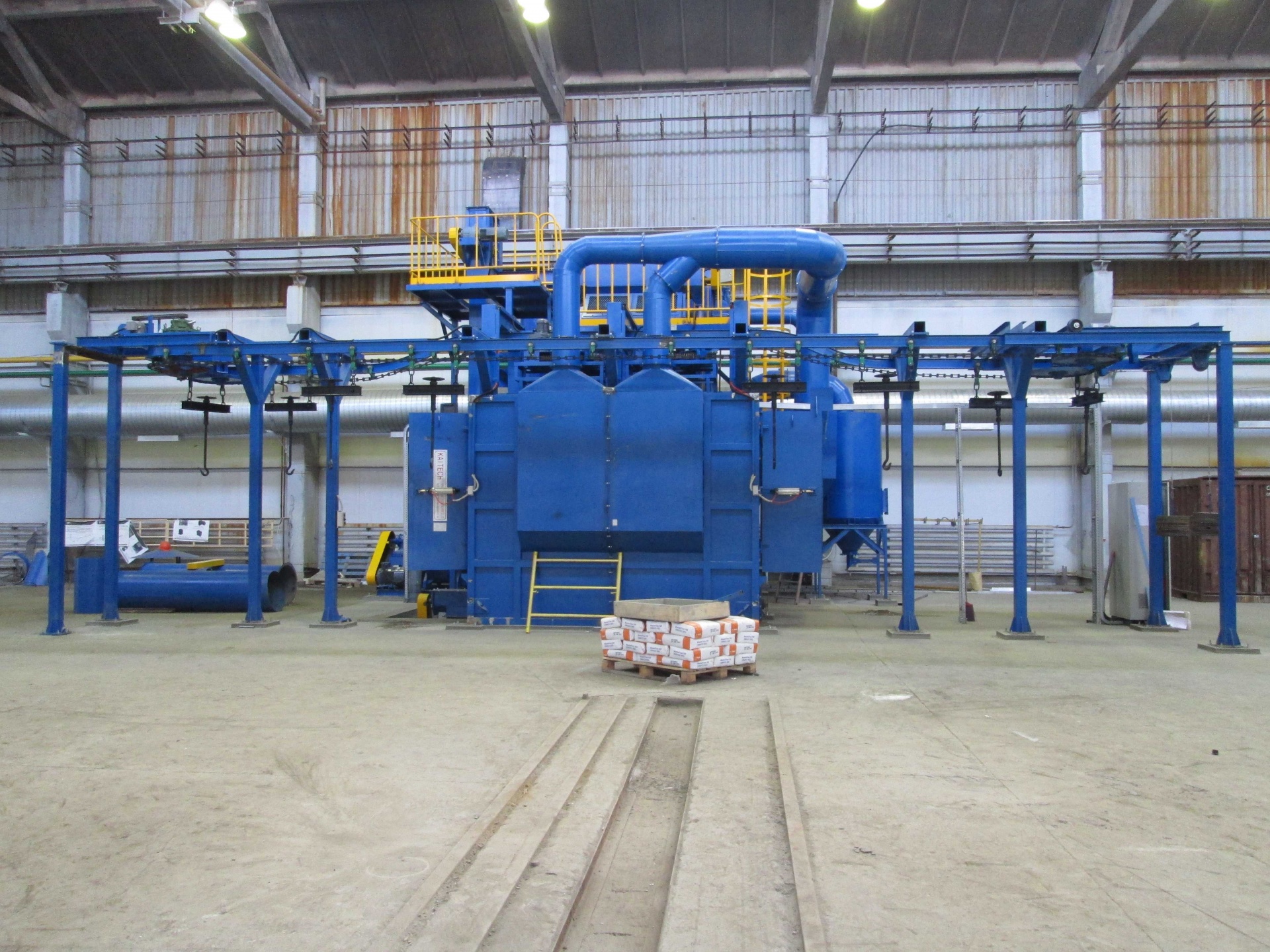 Дробеструйная камера проходного типа для профильных труб