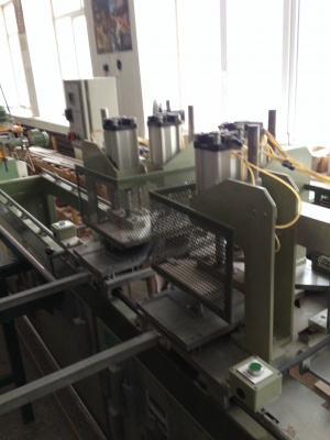 Полуавтоматическая линия по производству изделий из ПВХ BARRIE IRONS MACHINERY LTD