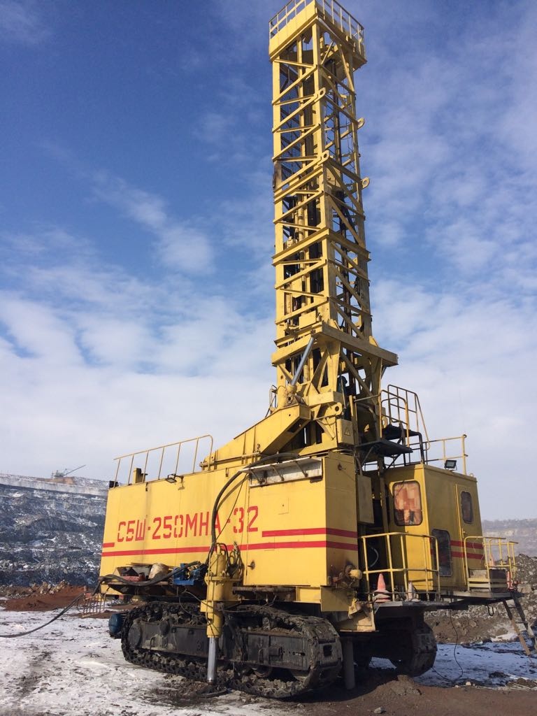 Буровой станок амурец 100. Буровой станок ударно-канатного бурения амурец-100. Бу-20-2уш буровой станок. Сбш-250мна-32. Мобильная буровая zj40.