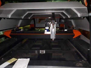 Станок лазерной резки "Скарабей" тяжелой серии (3000*1500мм, источник IPG, автоматические сменные палеты, автофокус, защитный кабинет)