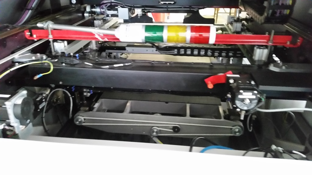 Принтер DEK для нанесения паяльной пасты через трафарет в ...