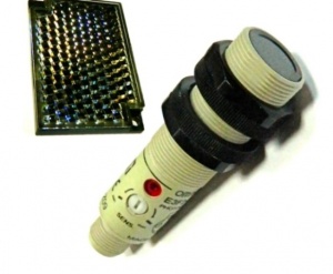 E3F2-R4B4F-P1-E-OMC Фотодатчик рефлекторного типа, дист. 4 м, PNP, фикс. чувств, пласт., разъем М12, без рефлектора Omron