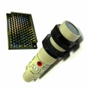 Фотодатчик от рефлектора OMRON М18, пластиковый корпус, NPN или PNP, NO или NC