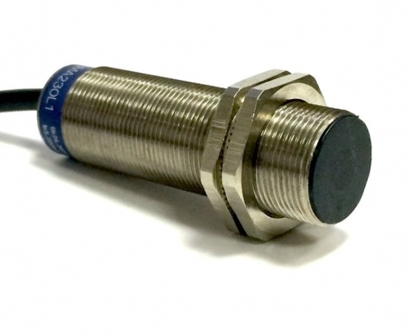 XS1M18MA230L1 Индуктивный датчик XS1 M18, латунь, дист. 5mm, 24-240VAC / DC, кабель 1 м