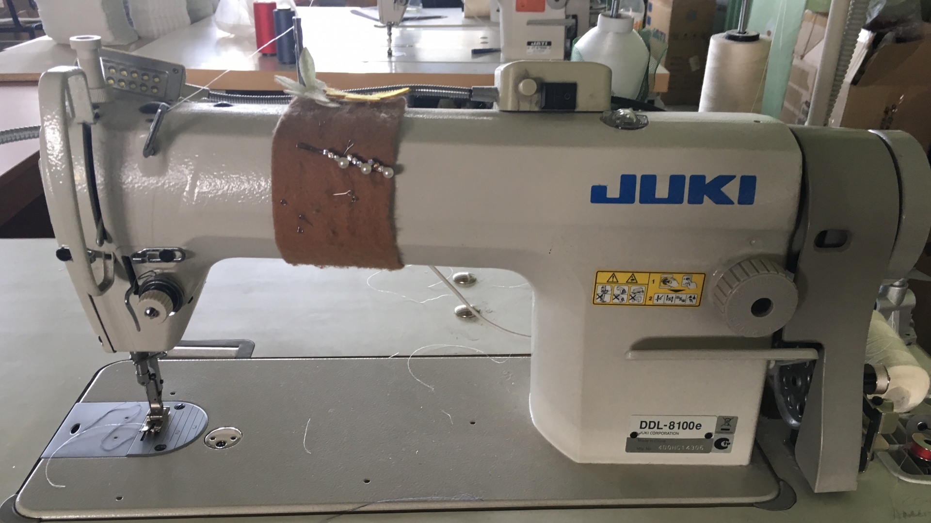 Машина промышленная б у. Juki 8100e. Промышленная машинка Juki 8100e. Швейная машина Промышленная Juki DDL-8100e ghjbpdjlbntkm. DDL-8100e.